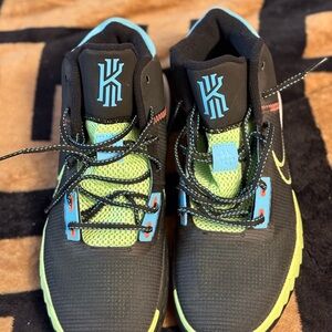 KYRIE IRVING FLYTRAP